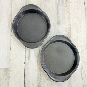 WILTON Nonstick Pans Set Of 2 Round Cake Pan 9 in  X 1.5 in Baking Pans